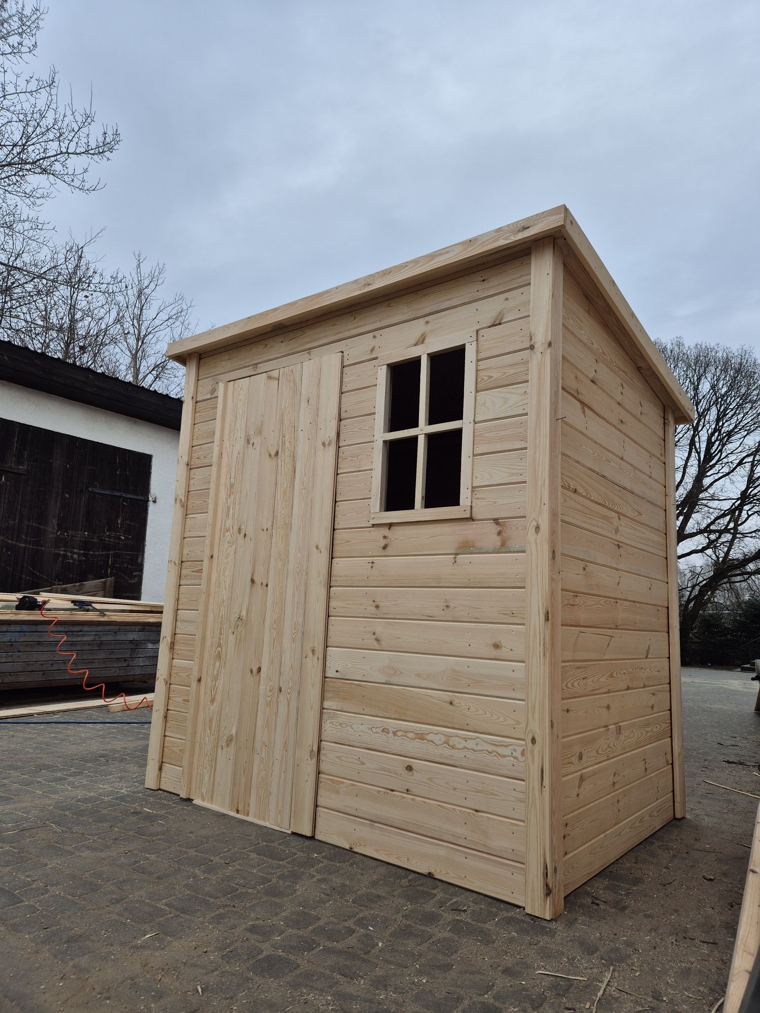 Domek drewniany z dachem jednospadowym 2x2m