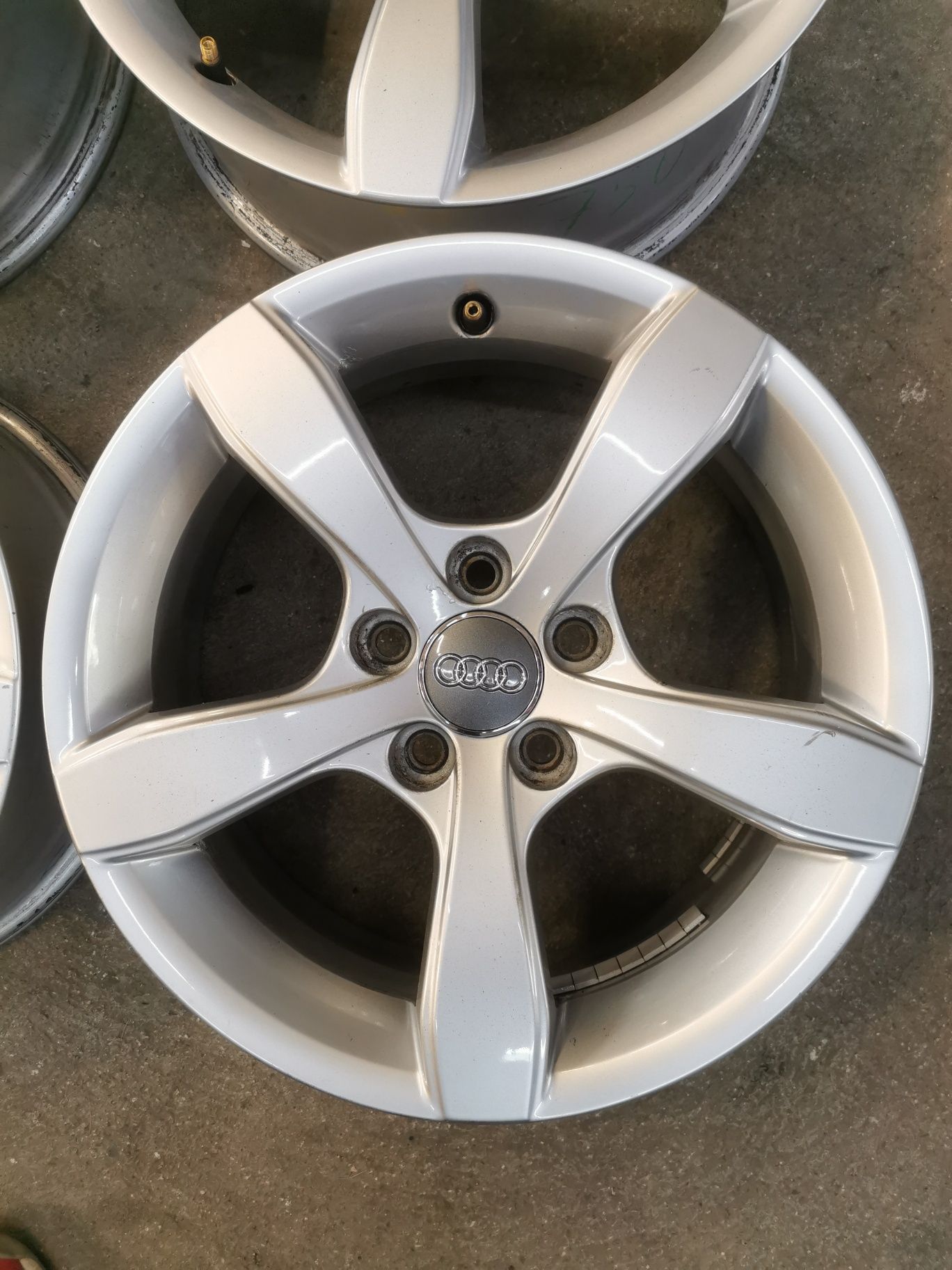 Felgi aluminiowe 15" 5X100 ET29 6J AUDI