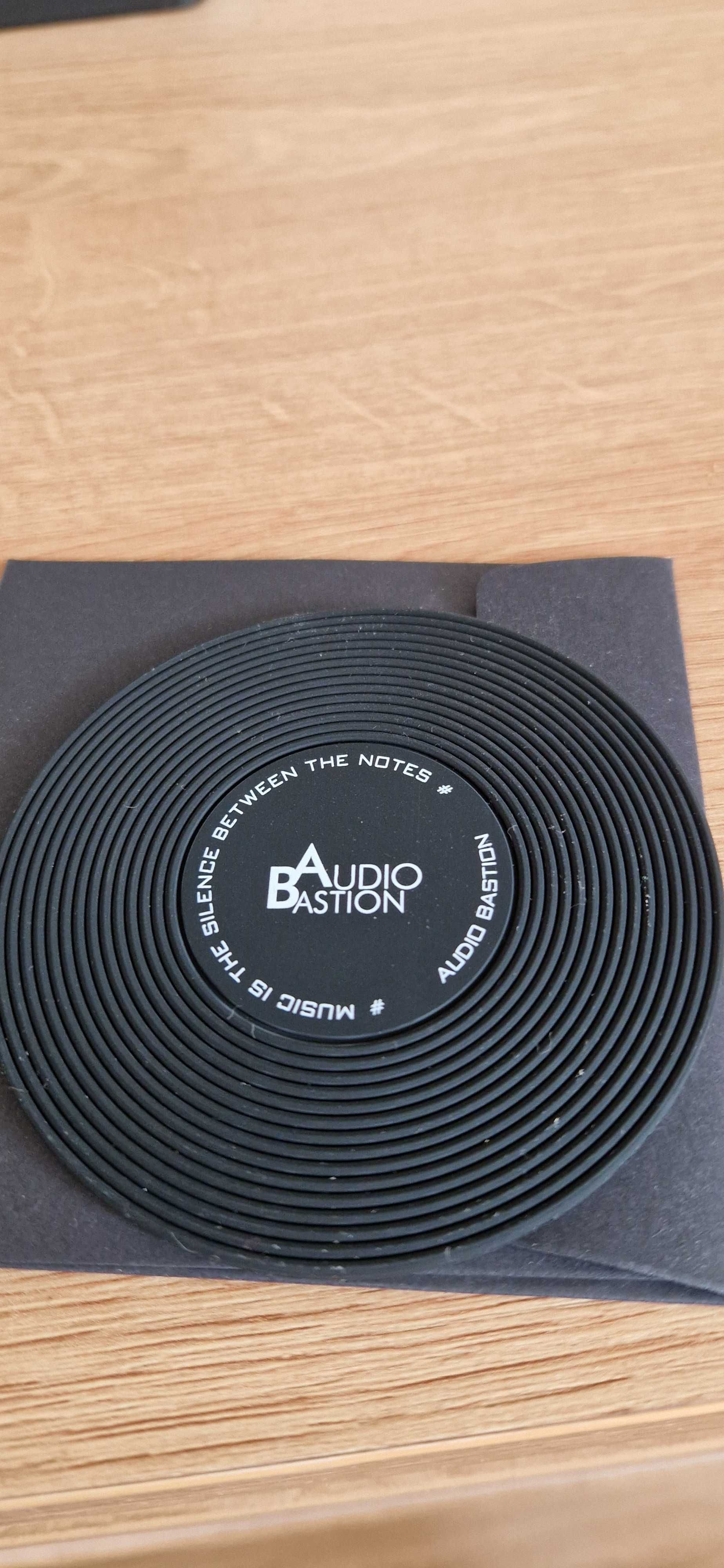 Podkładki antyposlizgowe pod sprzęt audio