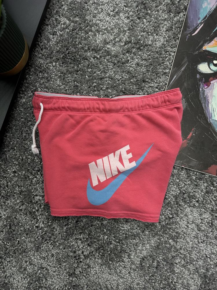 Жіночі шорти Nike