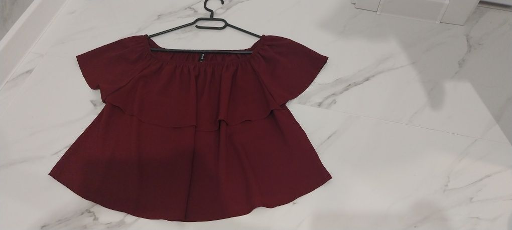 Bluzka z falbanką Hiszpanka  r.S Stradivarius