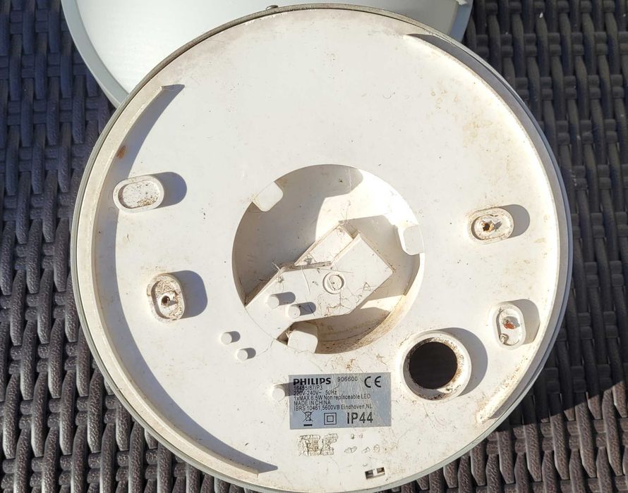 2 Candeeiros Philips de exterior