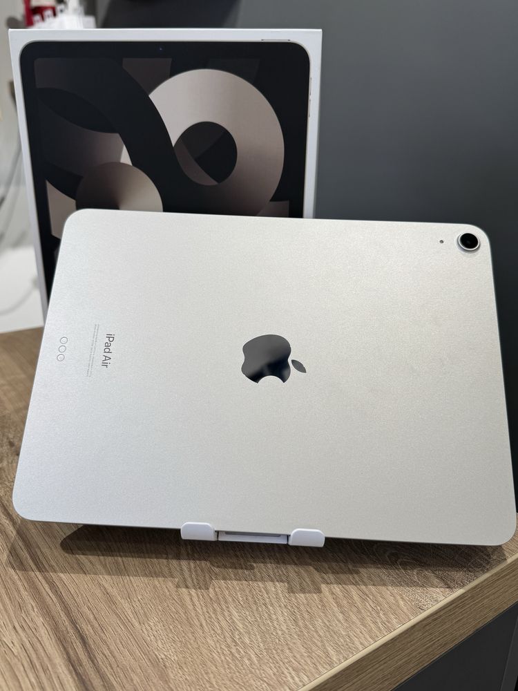 Ipad air 5th 64gb.  2022