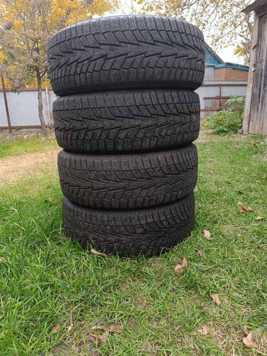 Б/у зимова гума 215/55 R17 Hankook