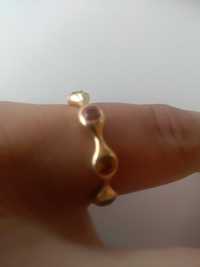 Złoty pierścionek próby 750 waga 4.2 grama