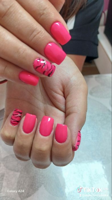 Манікюр педикюр нарощування нігтів