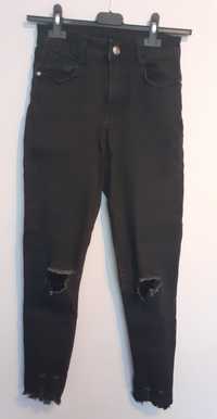 Spodnie jeans z dziurami rozmiar XS