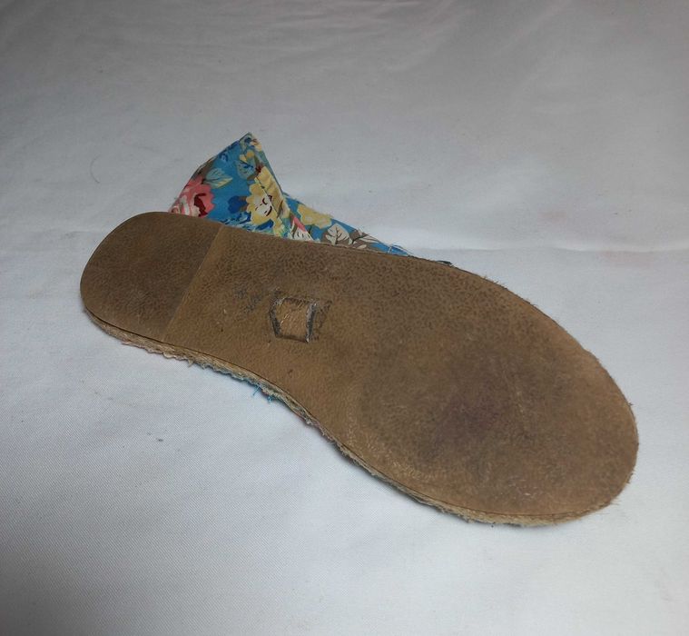 Sapatilhas florais para senhora - muito bom estado