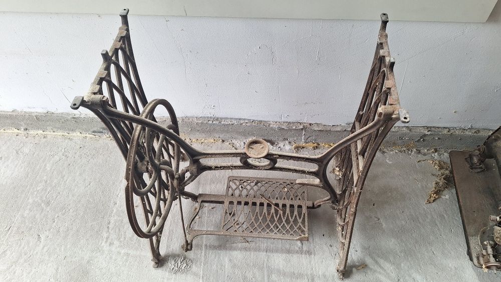 Станина для швейної машини American  + машинка  як декор