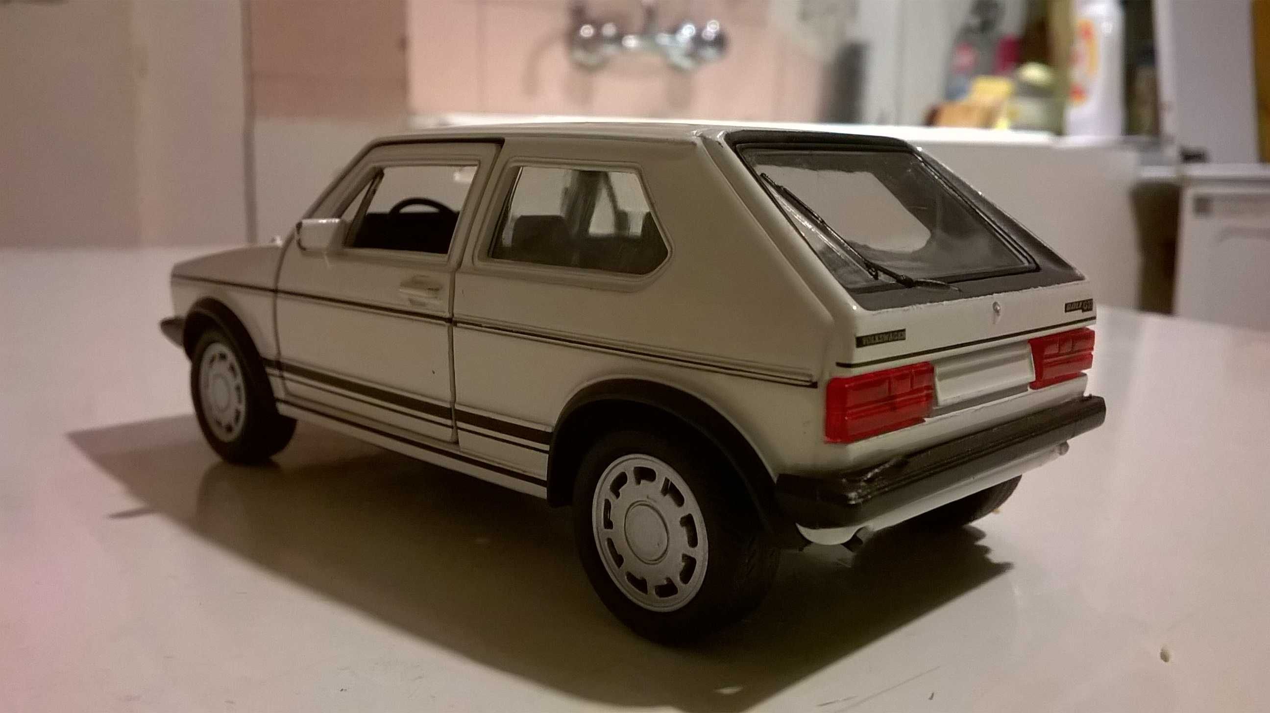 VW GOLF 1 GTI - model wersja sedan; skala 1:43; model metal.-plastik.