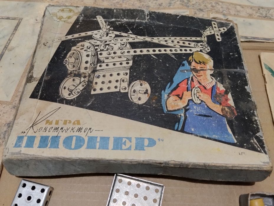 Игра- конструктор. Пионер. Времён СССР. 1981 год. Б/У.