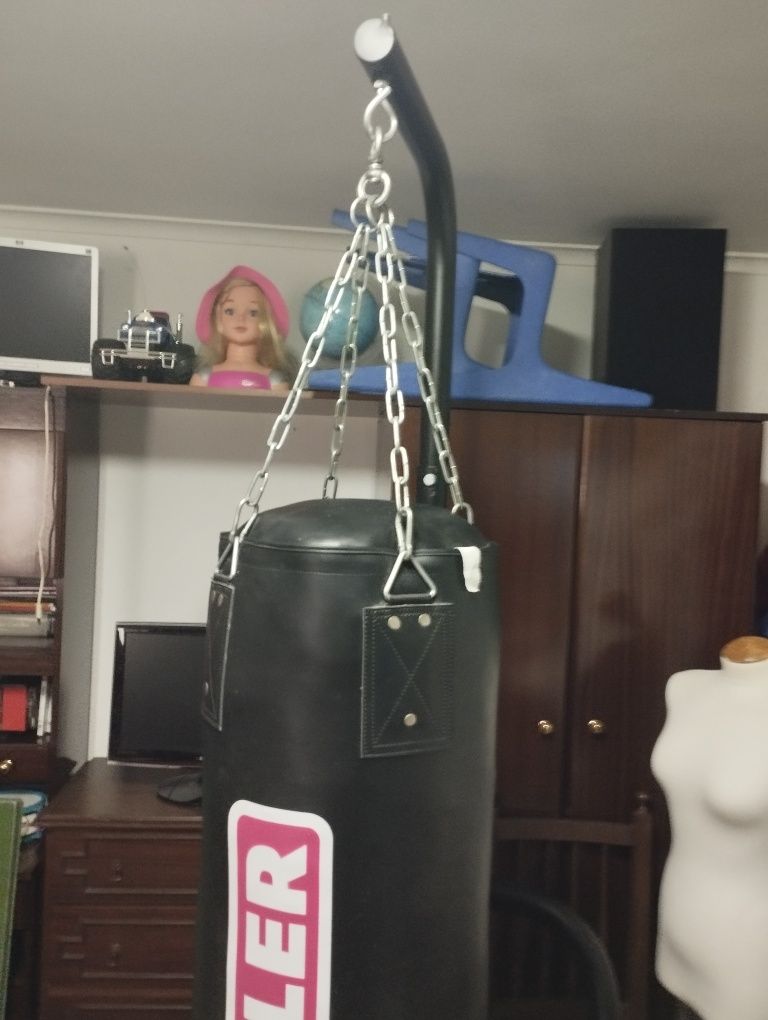 Saco de boxe com suporte