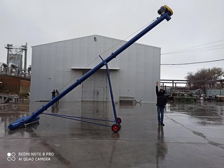 Погрузчик шнековый с подборщиком 2 м и высотой погрузки до 5 м