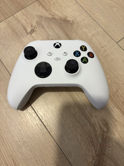 Pad na Xbox Series X/S + Xbox Series Play and Charge Akumulator