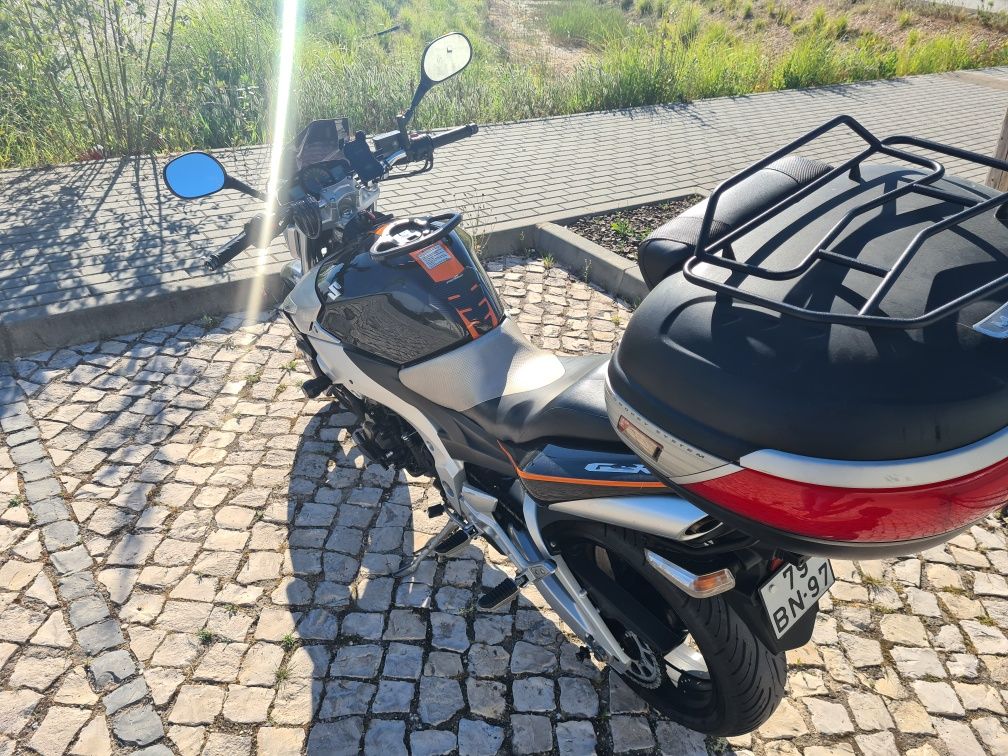 Moto Suzuki GSR 600