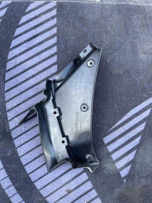 Oslona chlodnicy wypełnienie prawe Yamaha r7