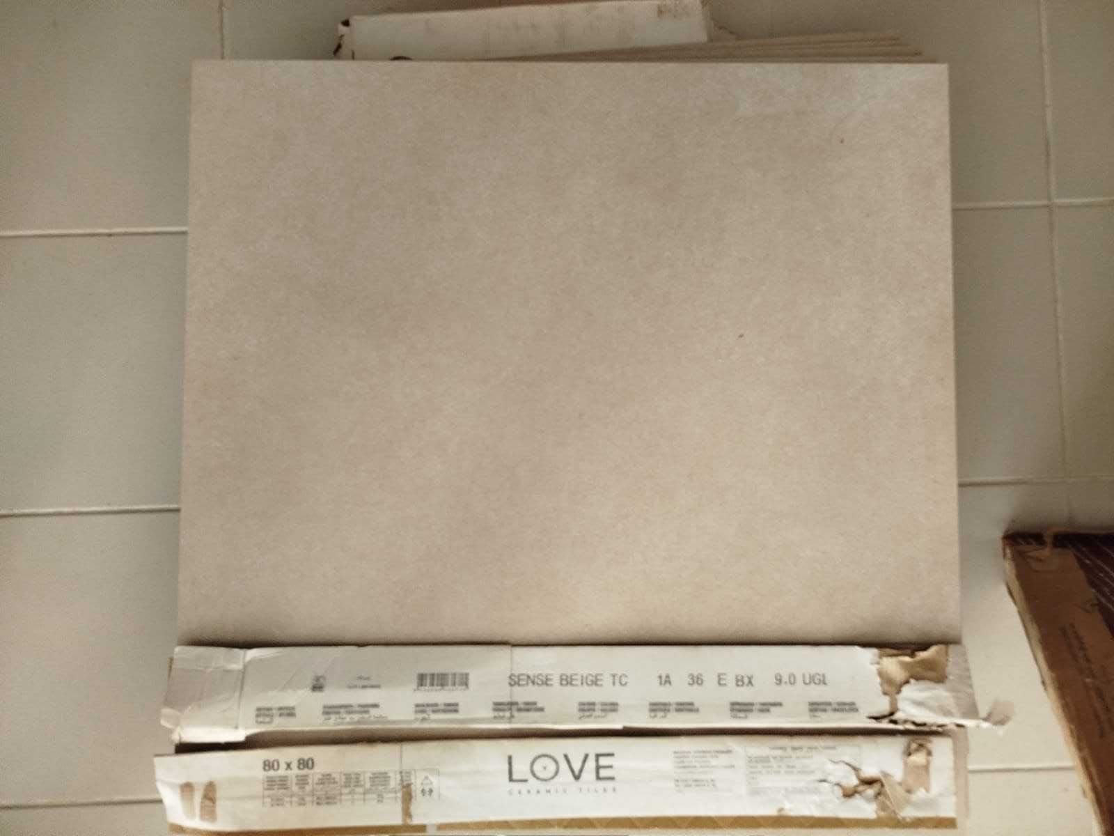 Vendo revestimento cerâmico da marca LOVE (80 x 80)