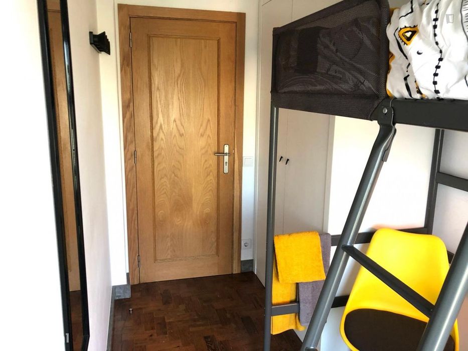 738824 - Quarto com cama de solteiro, com...