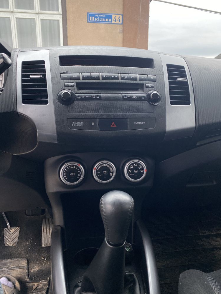 Mitsubishi outlander XL