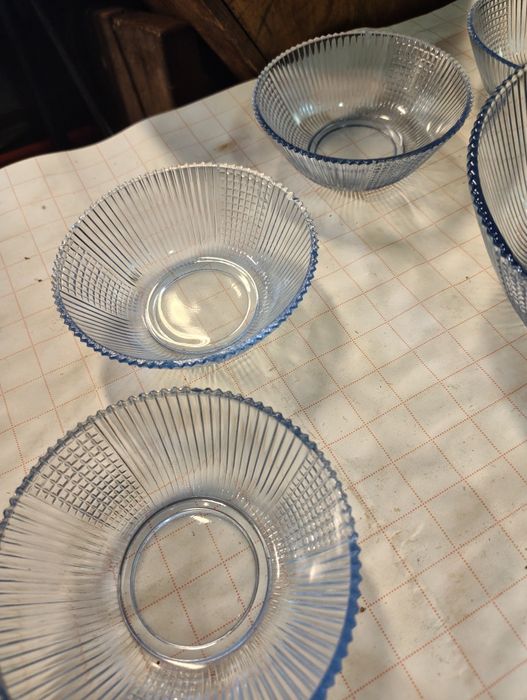 Misa z miseczkami vintage.