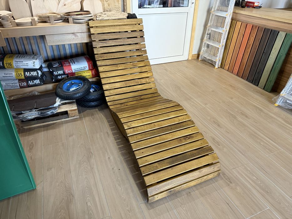 Lezak ogrodowy drewniany