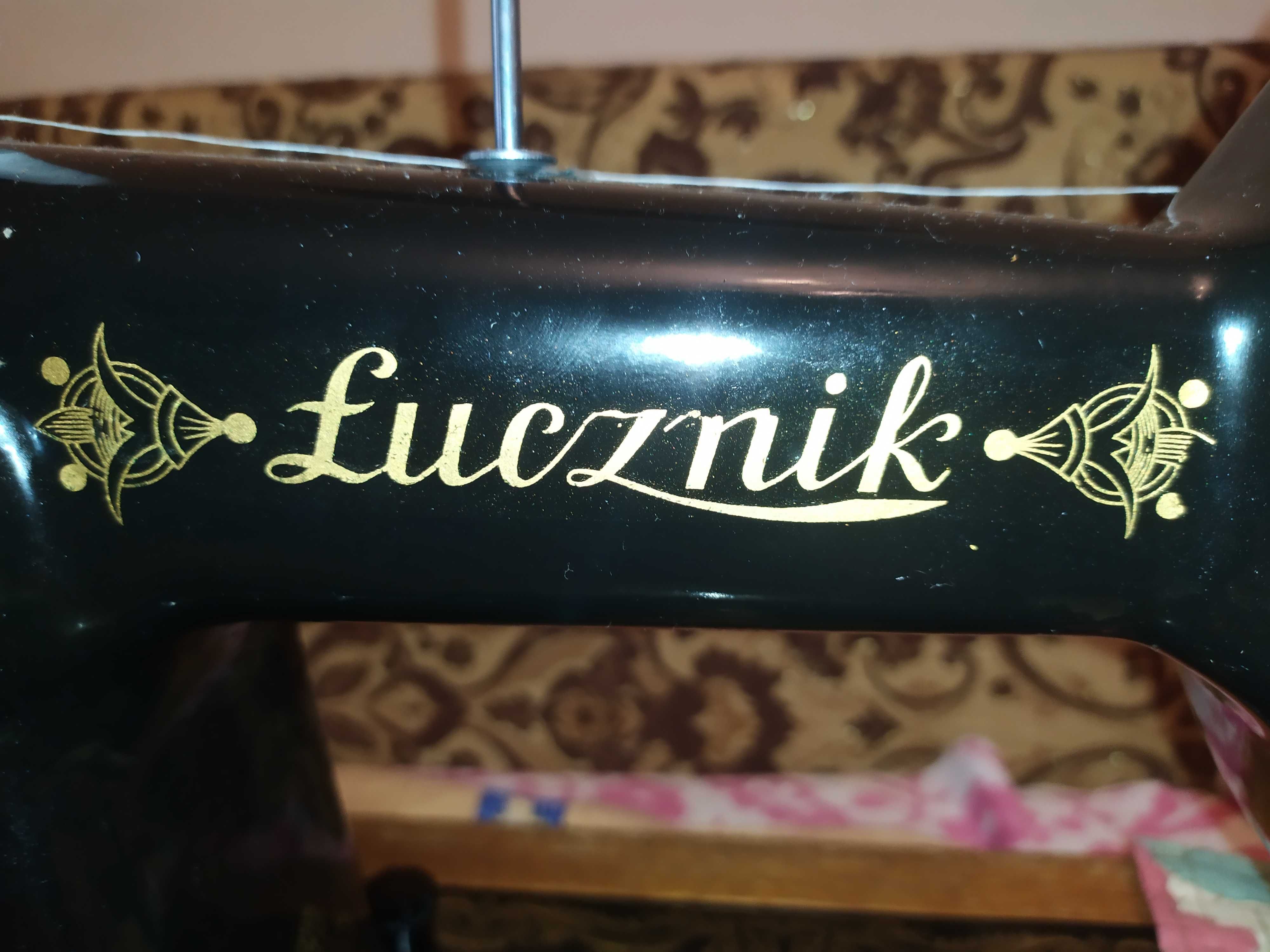 Продам  польскую ручную швейную машинку Lucznik