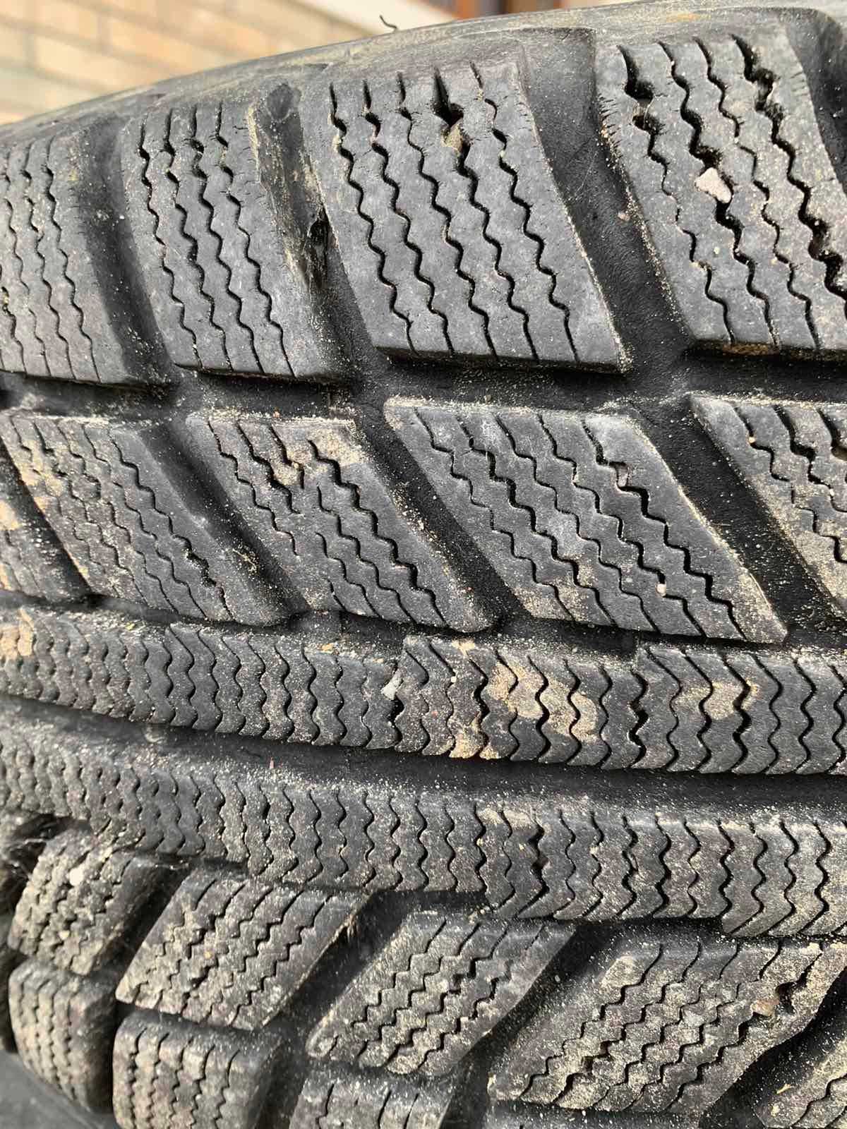 Зимові шини 205/55R16