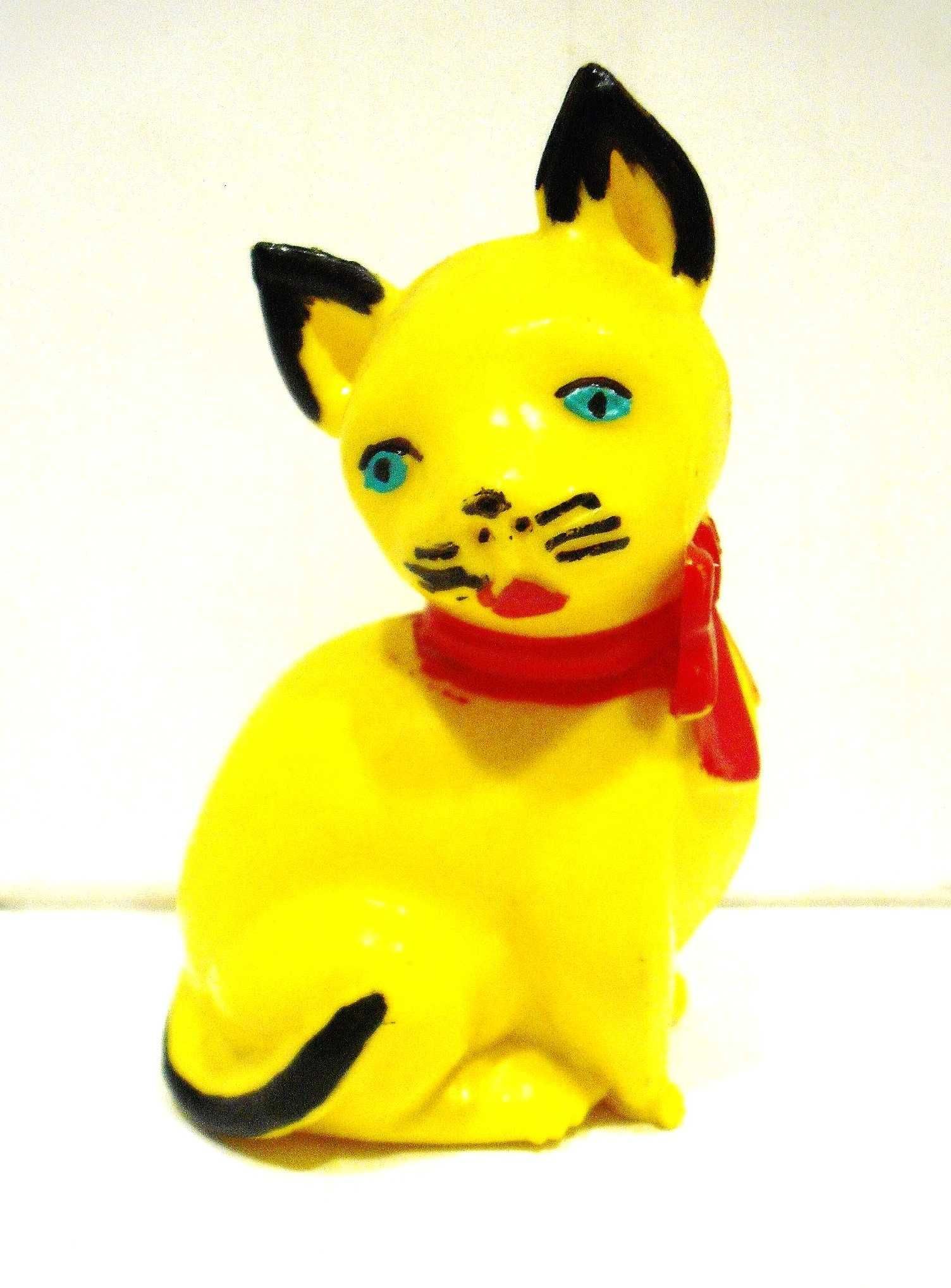 PEPE - Gatinho sentado