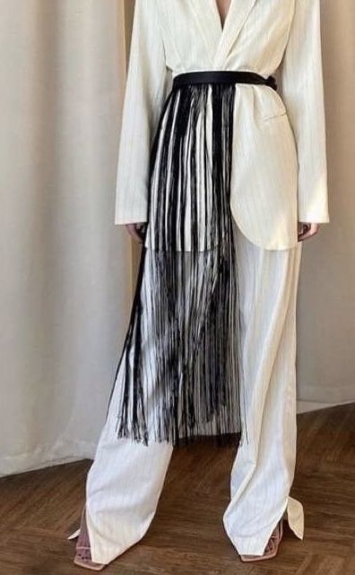 Пояс з бахрамою у чорному кольорі