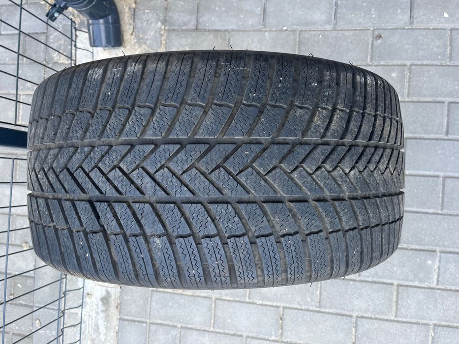 Komplet opon zimowych LM005 Bridgestone 275/35 R19 245/40 R19
