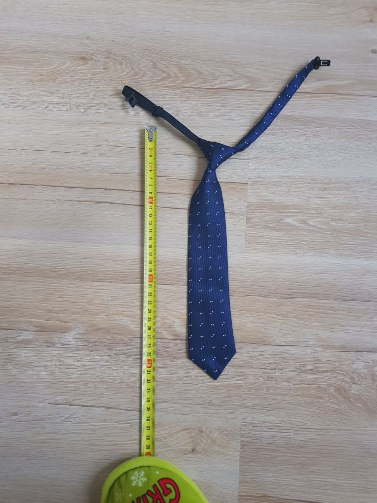Elegancki granatowy krawat dla chłopca