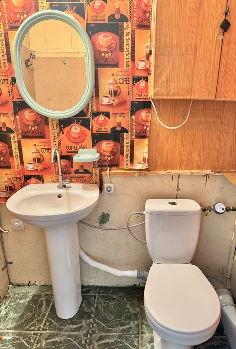 Продам магазин 35 кв. м. ЦЕНТР Є САНВУЗОЛ під торгівлю, салон