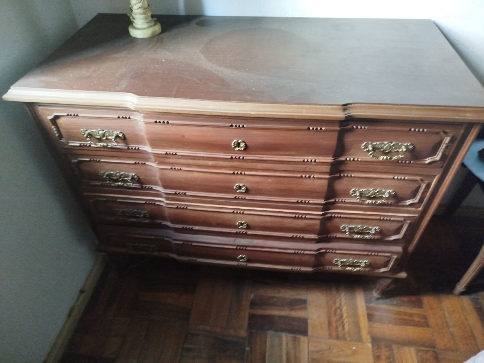 Vendo Cómoda  100€ e móvel da sala usadas 50€