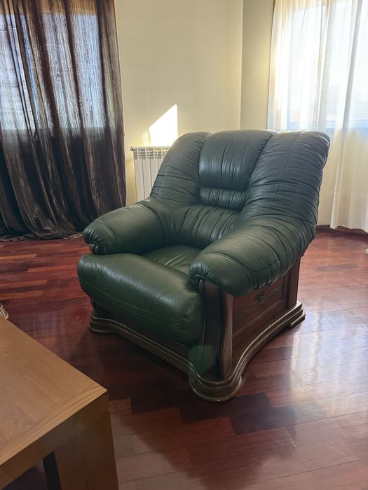 3 Sofas em pele verde