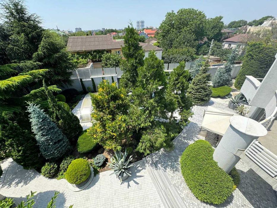 Стильный дом в Одессе у моря с бассейном, 620 м², 13 соток