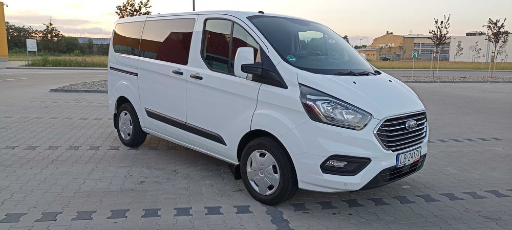 Do wynajęcia komfortowy 9 osobowy bus Ford Custom