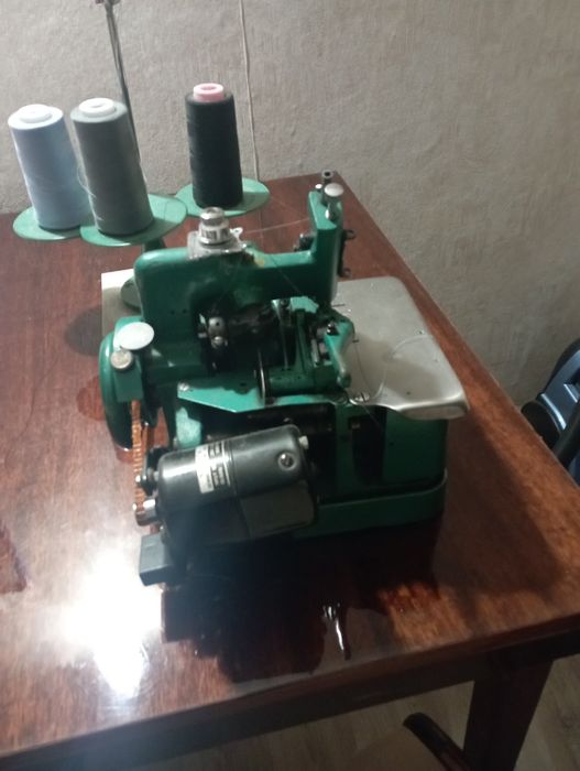 Машинка оверлок Yamata