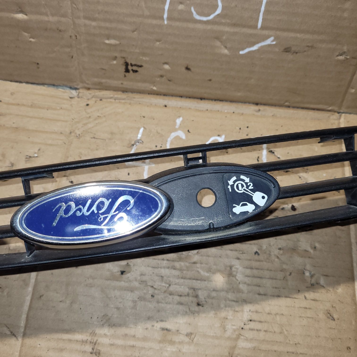 Grill atrapa ford focus mk1 1999r