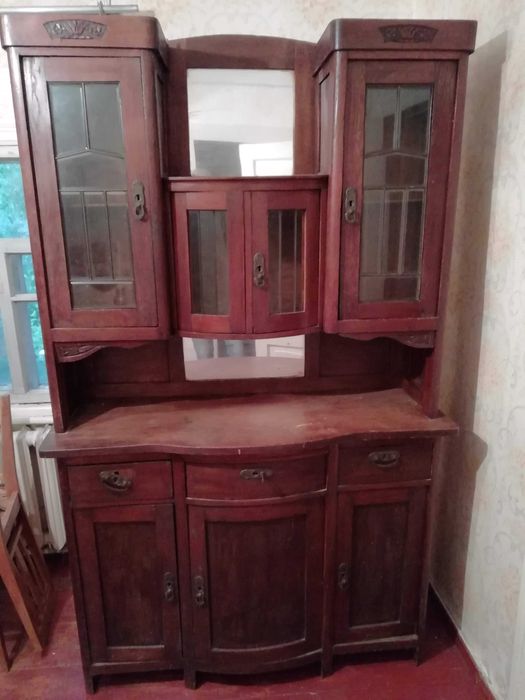 ЦІНУ ЗНИЖЕНО! Сервант б/в дубовий, ручної роботи