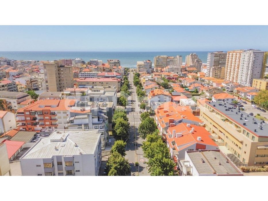 Apartamento T3 com 4 Frentes na Póvoa de Varzim - A 350m da Praia