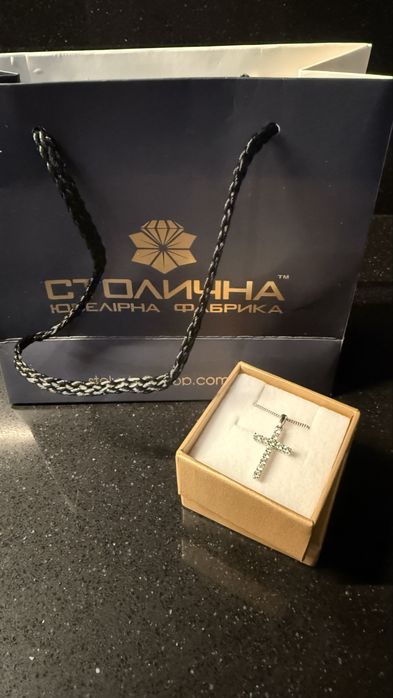 Продам золотий хрестик з діамантами з ланцюжком