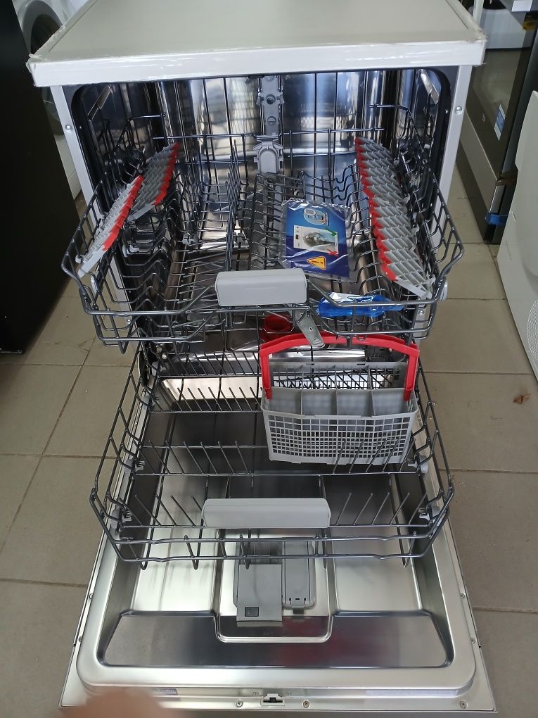 Посудомоечная машина Sharp отдельно стоящая QW-NA1CF47DS  60 см