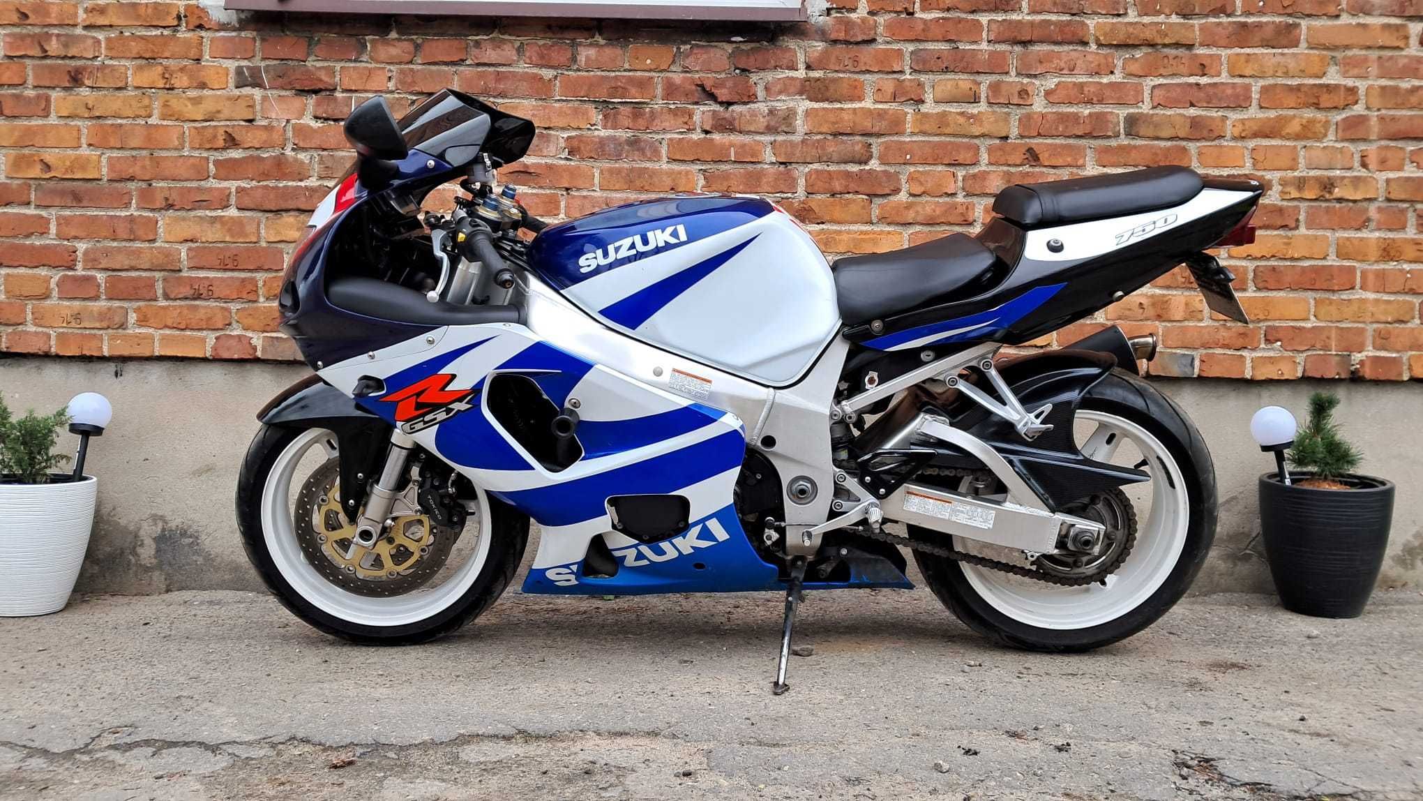 Ładne Suzuki GSX-R 750 K1  Po Serwisie Doinwestowane 39.000km Okazja