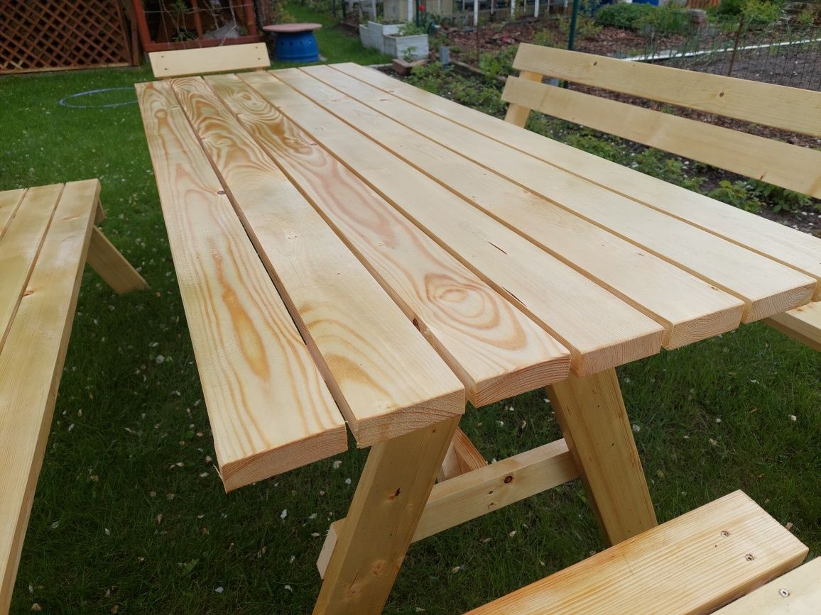 Sprzedam drewniany stół wraz z ławkami do ogrodu