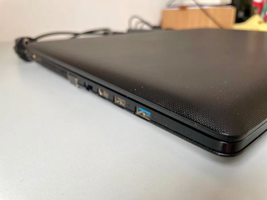 Lenovo G70-35 17.3” AMD A6-6310/4GB/500 GB/DVD-RW (80Q5002GPB)