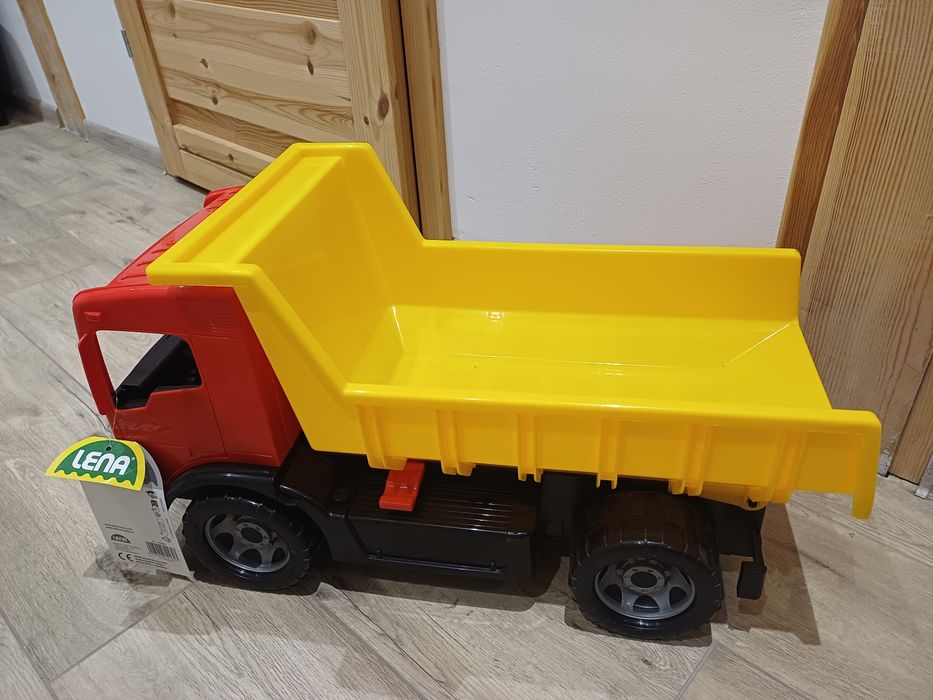 Wywrotka  i koparka  ,nowe zabawki duże. Tylko  odbiór  osobisty