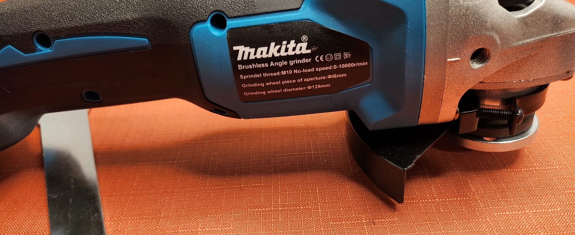 Szlifierka kątowa Makita DGA 404