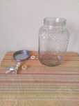 frasco com torneira para bebidas frias