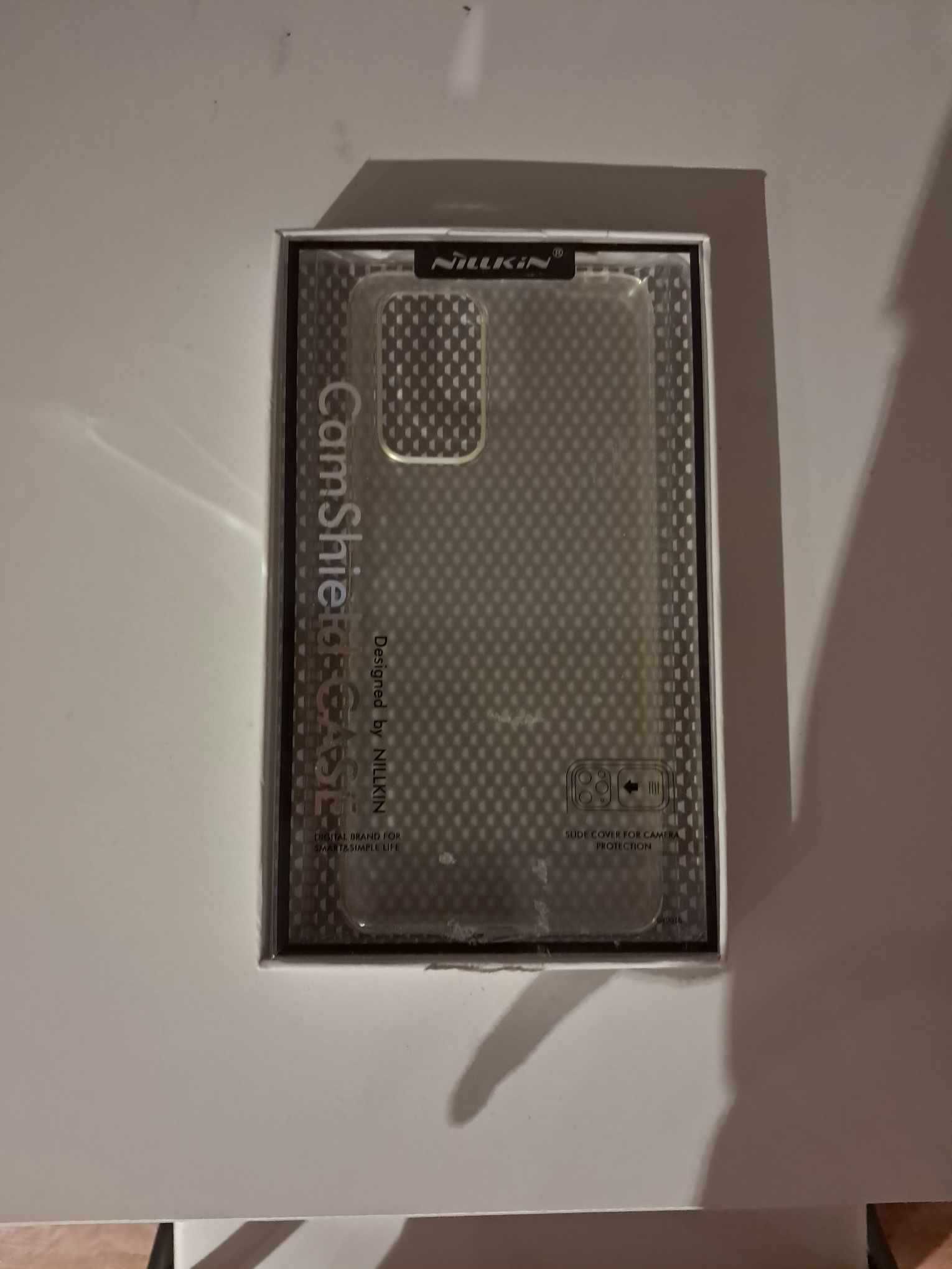 Sprzedam etui na telefon wraz z szkłami hartowanymi