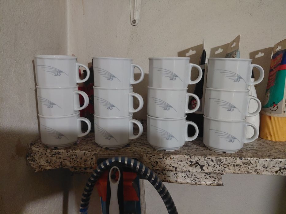 CONJUNTO DE 12 CHÁVENAS antigas de café 10€